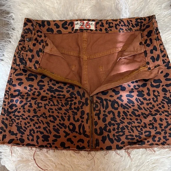 🥳HP🥳 Free People Zip It Up Leopard Print Denim Mini Skirt - Picture 9 of 12